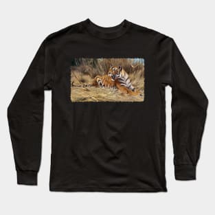 Tiger in the tall grass Long Sleeve T-Shirt